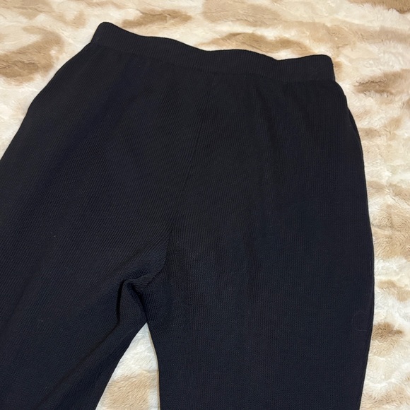 St. John Basics women’s knit sweater pants, size 12, like new! - Picture 7 of 9
